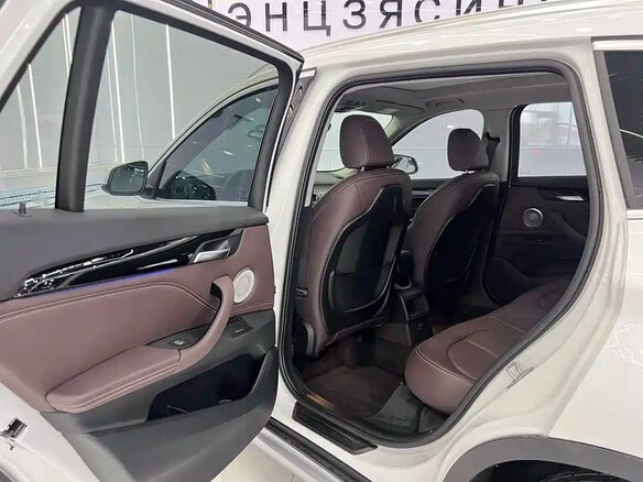 2022 BMW X1 Long 20Li sDrive II (F48) Рестайлинг, белый, 1937000 рублей - вид 13