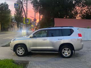 2012 Toyota Land Cruiser Prado 150 Series, серебристый, 2550000 рублей, вид 1