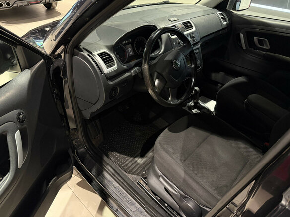 2010 Skoda Fabia II Рестайлинг, чёрный, 686070 рублей - вид 4
