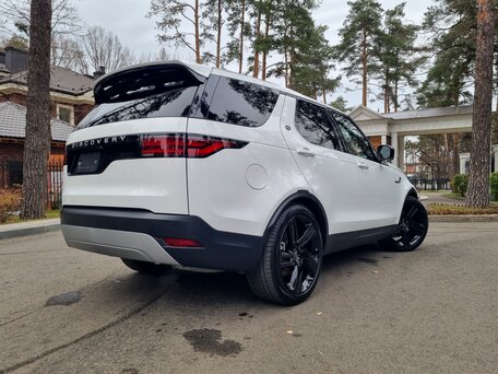2025 Land Rover Discovery P300 V Рестайлинг, белый, 6590000 рублей, вид 5