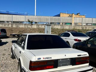 1985 Nissan Bluebird VII (U11), белый, 800000 рублей, вид 3