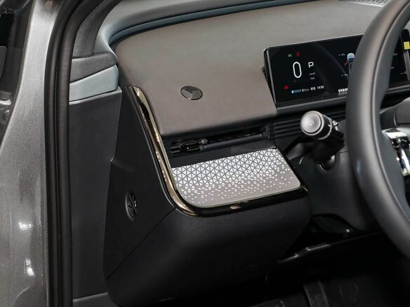 2026 Toyota bZ3X 58.3 kWh, серебристый, 2630003 рублей - вид 20