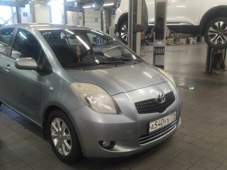 2008 Toyota Yaris Multimode II, серебристый, 470000 рублей, вид 2