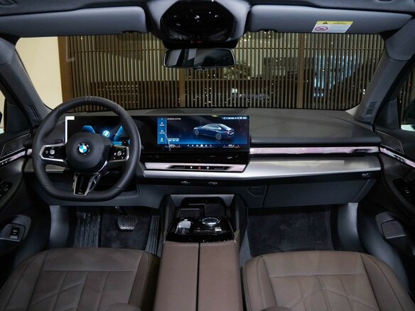 2025 BMW 5 серии Long 530Li xDrive VIII (G60/G61/G68), чёрный, 9000000 рублей - вид 17