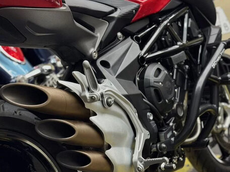 2018 MV Agusta Brutale 800, красный, 699000 рублей, вид 5