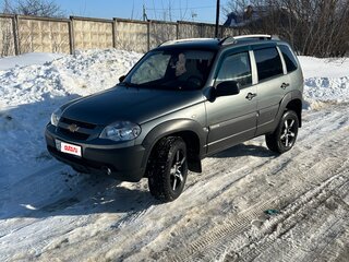 2017 Chevrolet Niva I Рестайлинг, серый, 730000 рублей, вид 1