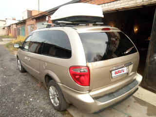 2006 Chrysler Town & Country IV Рестайлинг, бежевый, 800000 рублей, вид 1