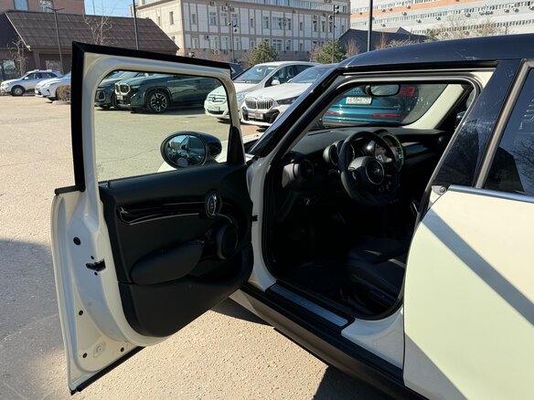 2023 Mini Hatch Cooper III (F55/F56) Рестайлинг 2, чёрный, 2310000 рублей - вид 5