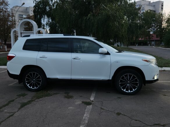 2013 Toyota Highlander II (XU40) Рестайлинг, белый, 1745000 рублей - вид 2