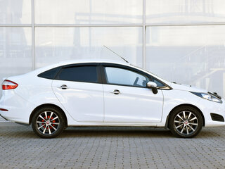 2015 Ford Fiesta Mk6 Рестайлинг, белый, 650000 рублей, вид 3
