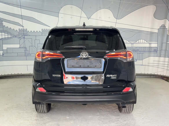 2017 Toyota RAV4 IV (XA40) Рестайлинг, чёрный, 2280000 рублей - вид 3