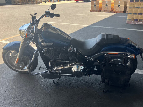 2022 Harley-Davidson Fat Boy, синий, 1830000 рублей, вид 2