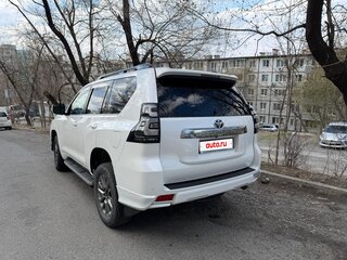2018 Toyota Land Cruiser Prado 150 Series Рестайлинг 2, белый, 4650000 рублей, вид 3