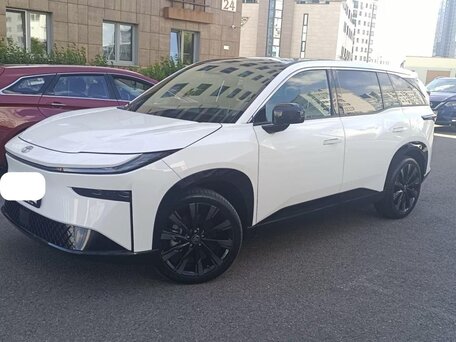 2025 Toyota bZ3X 58.3 kWh, белый, 3000000 рублей, вид 1
