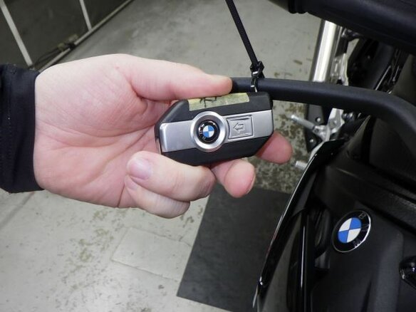 2025 BMW S 1000 R, чёрный - вид 6