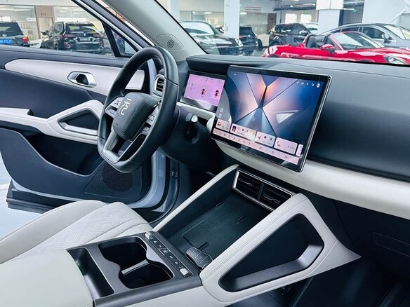 2025 BYD Yuan Up 45.12 kWh, серебристый, 1500700 рублей - вид 9