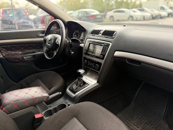 2012 Skoda Octavia II (A5) Рестайлинг, красный - вид 9