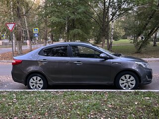 2014 Kia Rio III, серебристый, 450000 рублей, вид 2