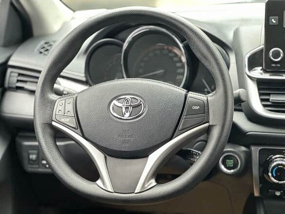 2022 Toyota Yaris L X XP150 Рестайлинг, белый, 1420000 рублей - вид 6