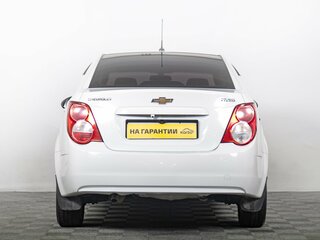 2015 Chevrolet Aveo II, белый, 739000 рублей, вид 4