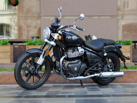 2026 Royal Enfield Super Meteor, чёрный, 755000 рублей, вид 1