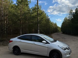 2015 Hyundai Solaris I Рестайлинг, серебристый, 650000 рублей, вид 4