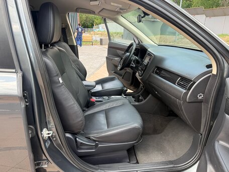 2016 Mitsubishi Outlander III Рестайлинг 2, серый, 1800000 рублей, вид 5