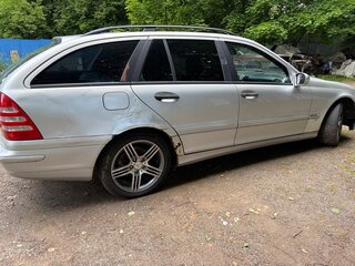 2004 Mercedes-Benz C-Класс 200 II (W203) Рестайлинг, серебристый, 400000 рублей, вид 5