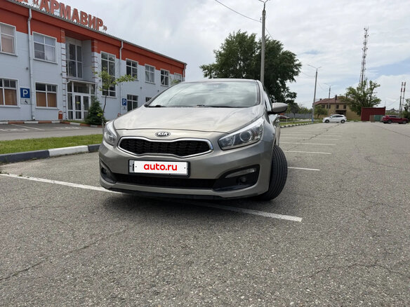 2016 Kia Ceed II Рестайлинг, серебристый, 1300000 рублей - вид 2