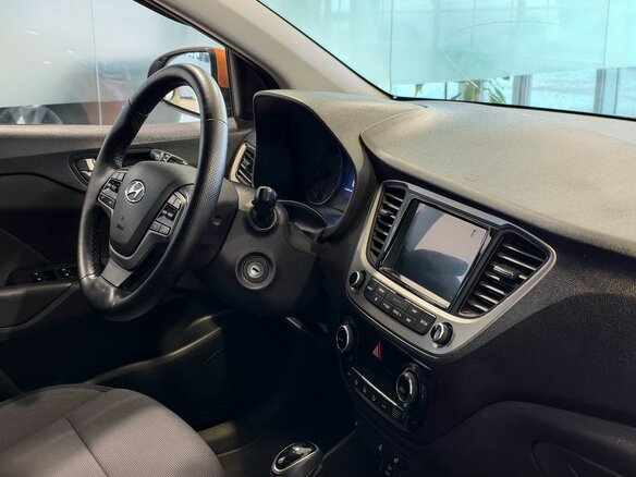 2017 Hyundai Solaris II, оранжевый, 1247000 рублей - вид 7