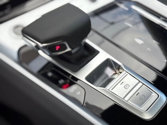 2026 Audi Q6 40 TFSI, чёрный - вид 10