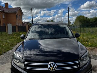2016 Volkswagen Tiguan AMT I Рестайлинг, чёрный, 1300000 рублей, вид 1