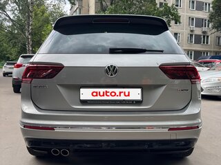 2018 Volkswagen Tiguan II, серебристый, 3080000 рублей, вид 4