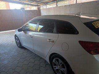 2017 Kia Ceed II Рестайлинг, белый, 1300000 рублей, вид 3