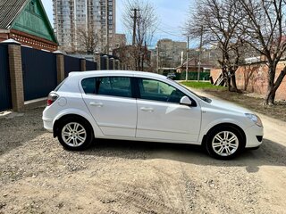2012 Opel Astra H Рестайлинг, белый, 920000 рублей, вид 3