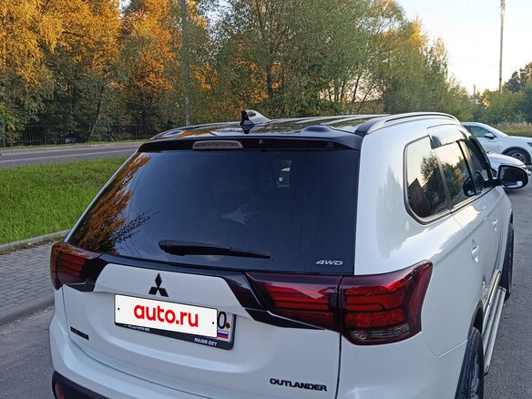 2017 Mitsubishi Outlander III Рестайлинг 2, белый, 1760000 рублей - вид 5