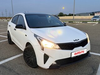 2021 Kia Rio IV Рестайлинг, белый, 1550000 рублей, вид 4