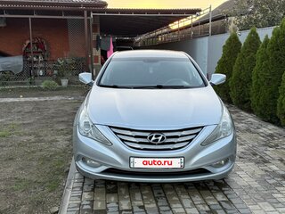 2011 Hyundai Sonata VI (YF), серебристый, 900000 рублей, вид 1