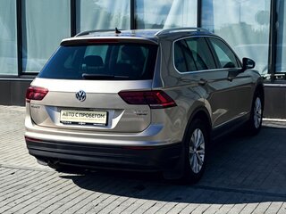 2017 Volkswagen Tiguan II, бежевый, 2355000 рублей, вид 5