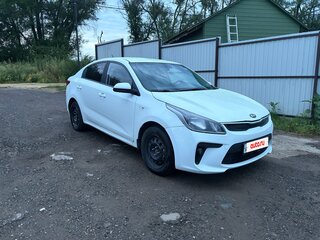 2017 Kia Rio IV, белый, 700000 рублей, вид 1