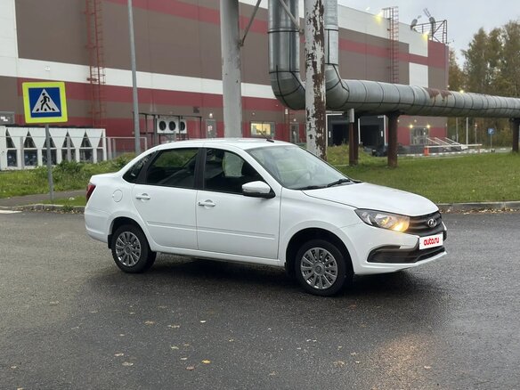 2024 Lada (ВАЗ) Granta I Рестайлинг, белый, 600000 рублей - вид 1