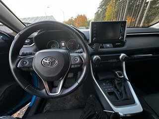 2020 Toyota RAV4 V (XA50), синий, 3200000 рублей, вид 4