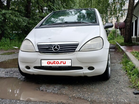 1998 Mercedes-Benz A-Класс 140 I (W168), белый, 150000 рублей