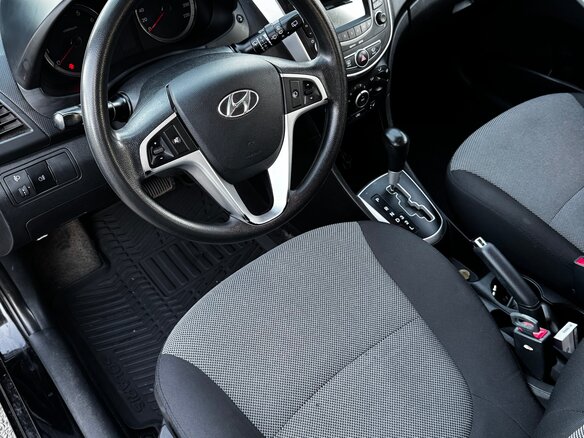 2013 Hyundai Solaris I, чёрный, 855000 рублей - вид 6