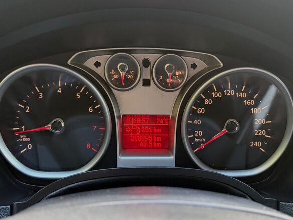 2009 Ford Focus II Рестайлинг, серый, 420000 рублей - вид 7