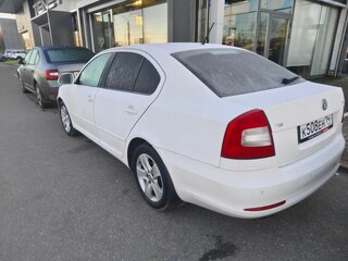 2012 Skoda Octavia II (A5) Рестайлинг, белый, 699000 рублей, вид 4