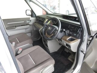 2017 Honda Stepwgn V, серебристый, 1400000 рублей, вид 5