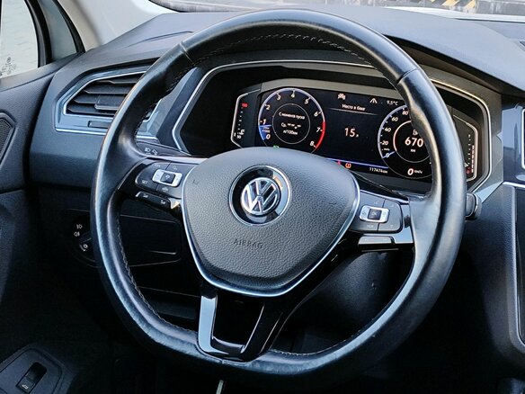 2020 Volkswagen Tiguan II, белый, 2479000 рублей - вид 12