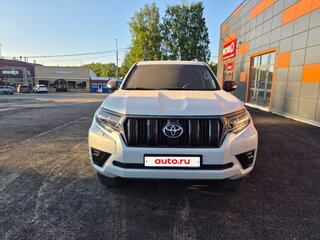 2021 Toyota Land Cruiser Prado 150 Series Рестайлинг 3, белый, 8400000 рублей, вид 2