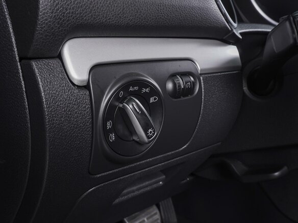 2011 Volkswagen Golf VI, серый, 1330000 рублей - вид 12